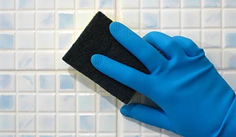 cleaning ceramic tile with sponge